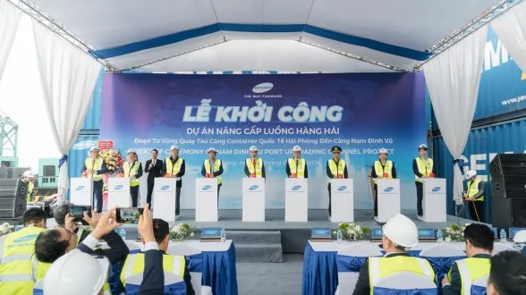 Khởi công Dự án khơi thông luồng hàng hải đón tàu lớn